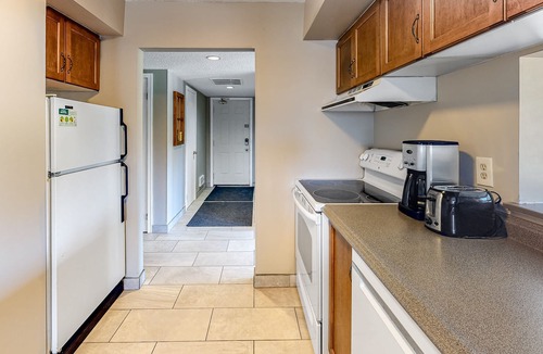 The Blue Mountains Condo | Blue Mountain condo with full kitchen - walk to the Village