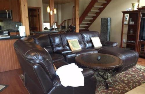 Craigleith Ski Chalet | Blue Mountain-Luxurious BlueSki George Chalet, Hot Tub, Pool, Gas Fireplace