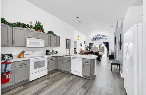 Solana Villa | Blue Spa Private Pool Home With Game Room! villa