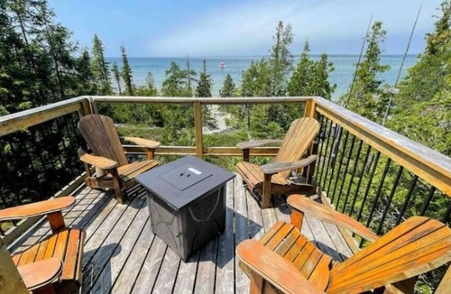 Northern Bruce Peninsula Cottage | Blue Vista Tobermory Waterfront Cottage