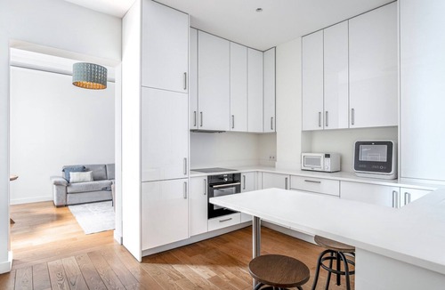 Champs-Elysees Apartment | Blueground | Champs-Élysées, furnished + kitchen