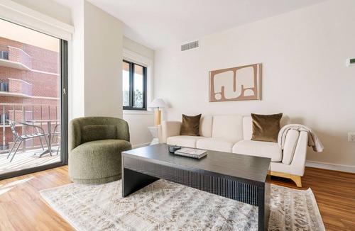 Court House Apartment | Blueground | Clarendon, balcony, nr Arlington Cemetery