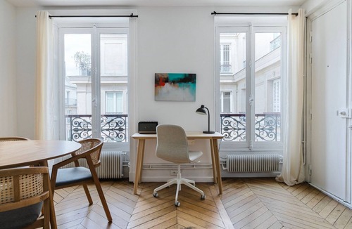 Paris City Center Apartment | Blueground | Le Marais-St-Paul, nr museum & shops