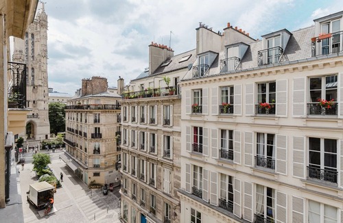 Paris City Center Apartment | Blueground | Le Marais-St-Paul, nr museum & shops