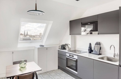 Les Halles Apartment | Blueground | Montorgueil, gym & elevator