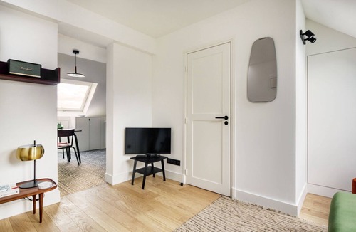 Les Halles Apartment | Blueground | Montorgueil, gym & elevator