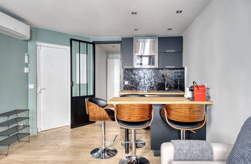 Strasbourg -Saint-Denis Apartment | Blueground | Montorgueil, nr Chatelet-Les Halles
