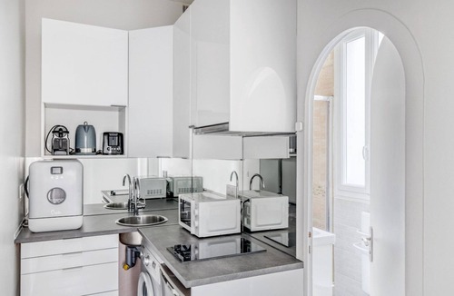L'Europe Apartment | Blueground | Saint Georges, nr train station