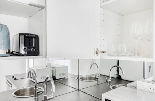L'Europe Apartment | Blueground | Saint Georges, nr train station