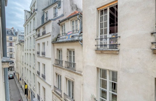 Saint-Germain-des-Pres Apartment | Blueground | Saint Germain des près, nr seine