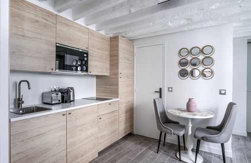 Saint-Germain-l'Auxerrois Apartment | Blueground | Saint Honoré/Palais Royal, nr shops