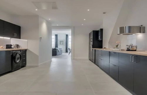 Strasbourg -Saint-Denis Apartment | Bonne Nouvelle Beauty | 200m² of Parisian Elegance Near Opéra