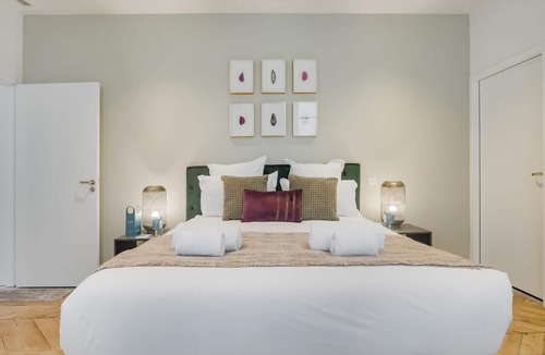 Strasbourg -Saint-Denis Apartment | Bonne nouvelle - Four Bedroom Apartment, Sleeps 10