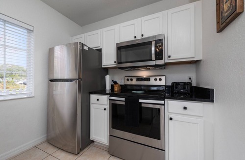 Kissimmee Cottage | Book 5 nights get 6. ¡Near Disney! Hotelstyle beds