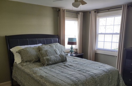 Doylestown House | Borough Bungalow Walking Distance to Fonthill Castle