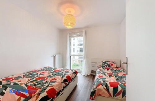 Villejuif Apartment | Botanic Oasis