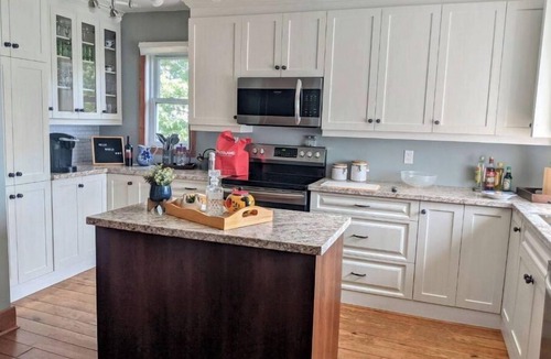 Sundridge House | Boutique Muskoka Oasis. ★Waterfront★Firepit★Hottub