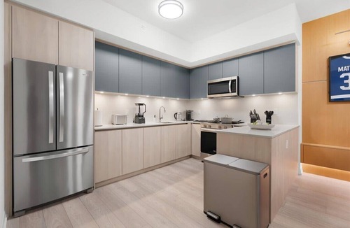 Toronto Entertainment District Apartment | Boutique Townhouse 3BR Sleeps 7 Free Parking