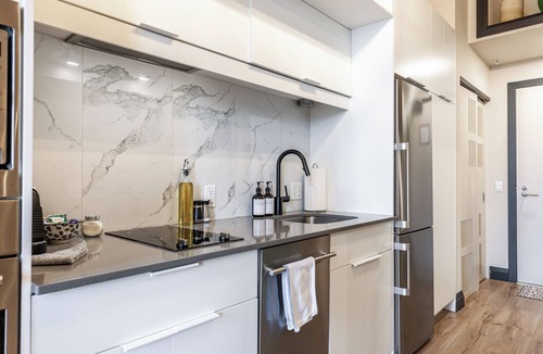 Stratford Apartment | Bradshaw Lofts: Brixton King Suite modern industrial loft in downtown Stratford!