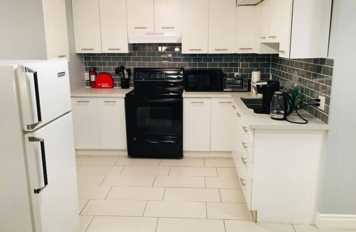 Brampton House | Brampton Basement · Bright, Airy, and Cozy 2 Bedroom Basement Brampton
