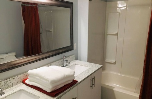 Brampton House | Brampton Basement · Bright, Airy, and Cozy 2 Bedroom Basement Brampton