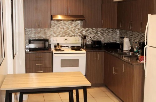 Brampton Apartment | Brampton Oasis. Unique Bachelor Apartment.
