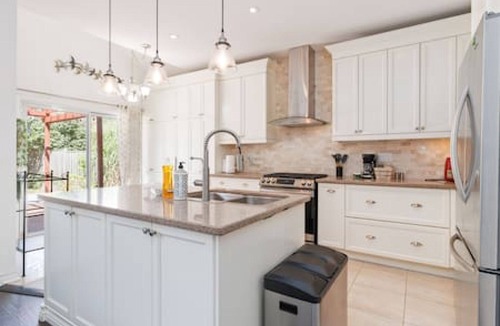 Brampton House | Brampton Retreat with Basement