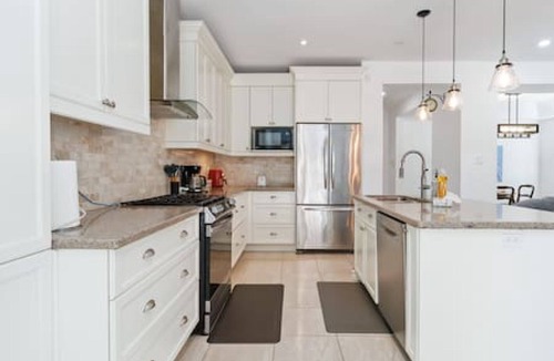 Brampton House | Brampton Retreat with Basement