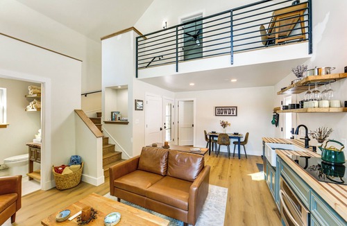 Ligonier Cabin | Brand-New Cabin: 5 Wooded Acres, 4 Mi to Ligonier!