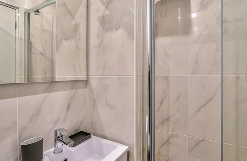 Aubervilliers Apartment | Brand new flat - Opera/Louvres direct Metro line