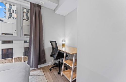 Oakville House | Brand New Luxury 2 Bedroom Oakville Townhouse with King Bed!