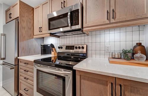 Ottawa Division House | Brand New Luxury 2 Bedroom. 20mins to DT