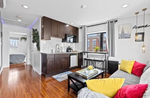 Passyunk Square Apartment | Brand New Modern Home/w Rooftop Downtown Skyview