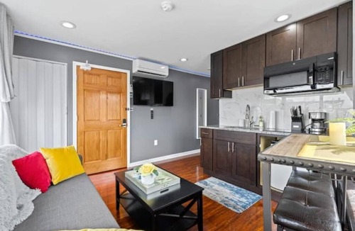 Passyunk Square Apartment | Brand New Modern Home/w Rooftop Downtown Skyview