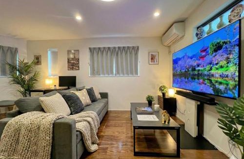 Suginami House | Brand New Modern Haven 7-Min Walk to Shinkoenji Station 9-Min Train to Shinjuku