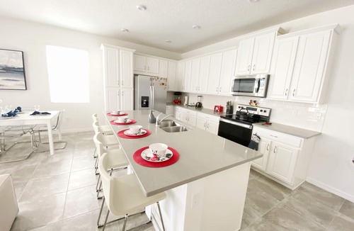 Four Corners House | BRAND NEW Solara Resort - 5 bedrooms, Private Pool - FROZEN & HARRY POTTER Themed Rooms