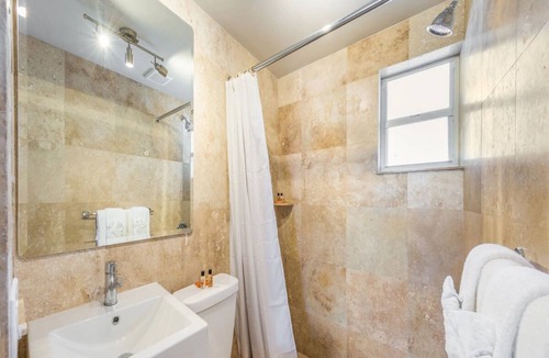 Long Key Hotel | Breathtaking Island Oasis! Relaxing Studio w/Resort amenities & Gulf views!