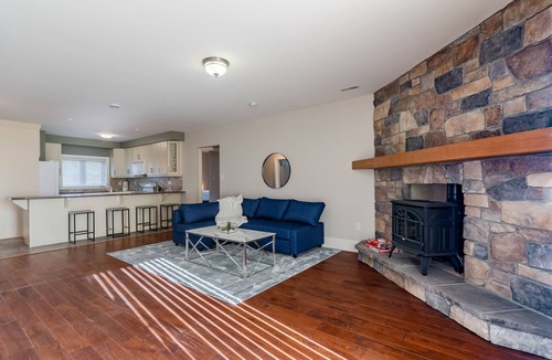 Mono Villa | Breathtaking Rosemont Villa Near Earl Rowe Provincial Park
