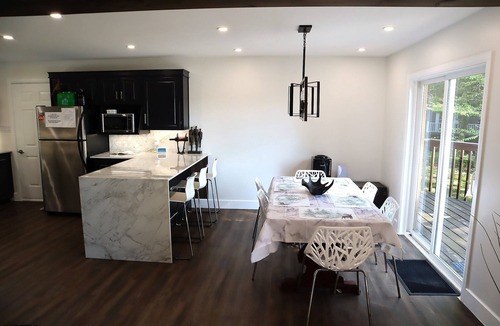 Armour Cottage | Breathtaking Views | Cozy Waterfront Cottage