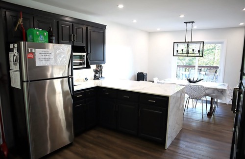 Armour Cottage | Breathtaking Views | Cozy Waterfront Cottage