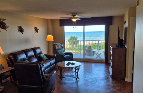 Ormond Beach Manors Condo | Briars Oceanfront Beach Retreat 1st floor condo