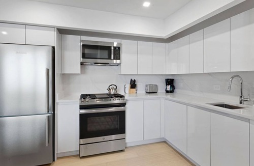 Battery Park City Condo | Bright 1BR at Rector Place with Pool