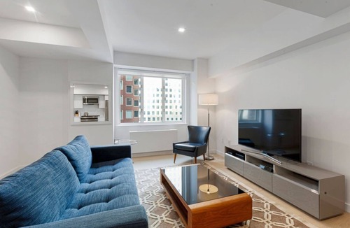 Battery Park City Condo | Bright 1BR at Rector Place with Pool