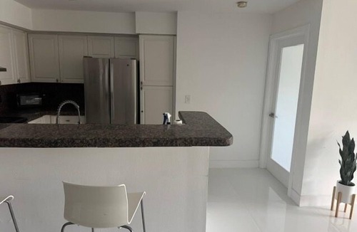 Aventura Apartment | Bright 2-bedroom apartment with AC in peaceful Aventura