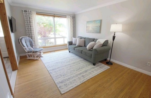 Orangeville House | Bright airy home in Orangeville nnn
