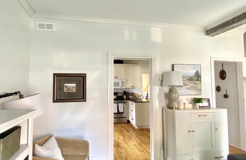 Inner Harbour House | Bright and Spacious 2 Bedroom House w/backyard