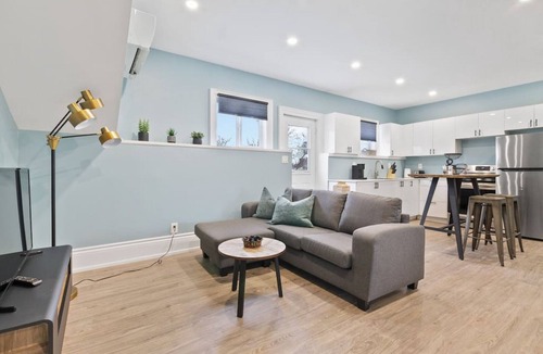 Collingwood Condo | Bright and Spacious Condo in Downtown Collingwood (97043)