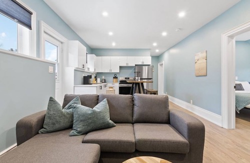 Collingwood Condo | Bright and Spacious Condo in Downtown Collingwood (97043)