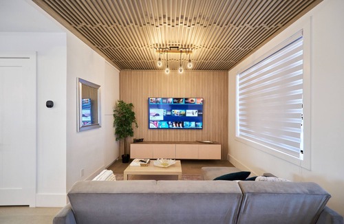 Rustic House | Bright and Spacious Private Room with Private Bathroom in a Shared House