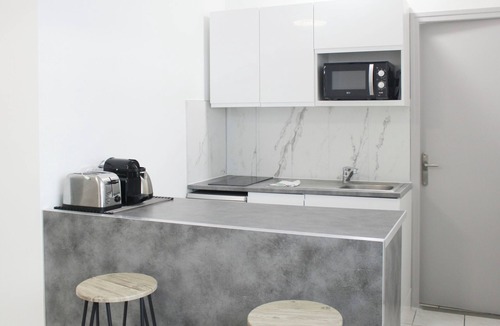Les Puces de Saint-Ouen Apartment | Bright apartment near Paris Montmartre